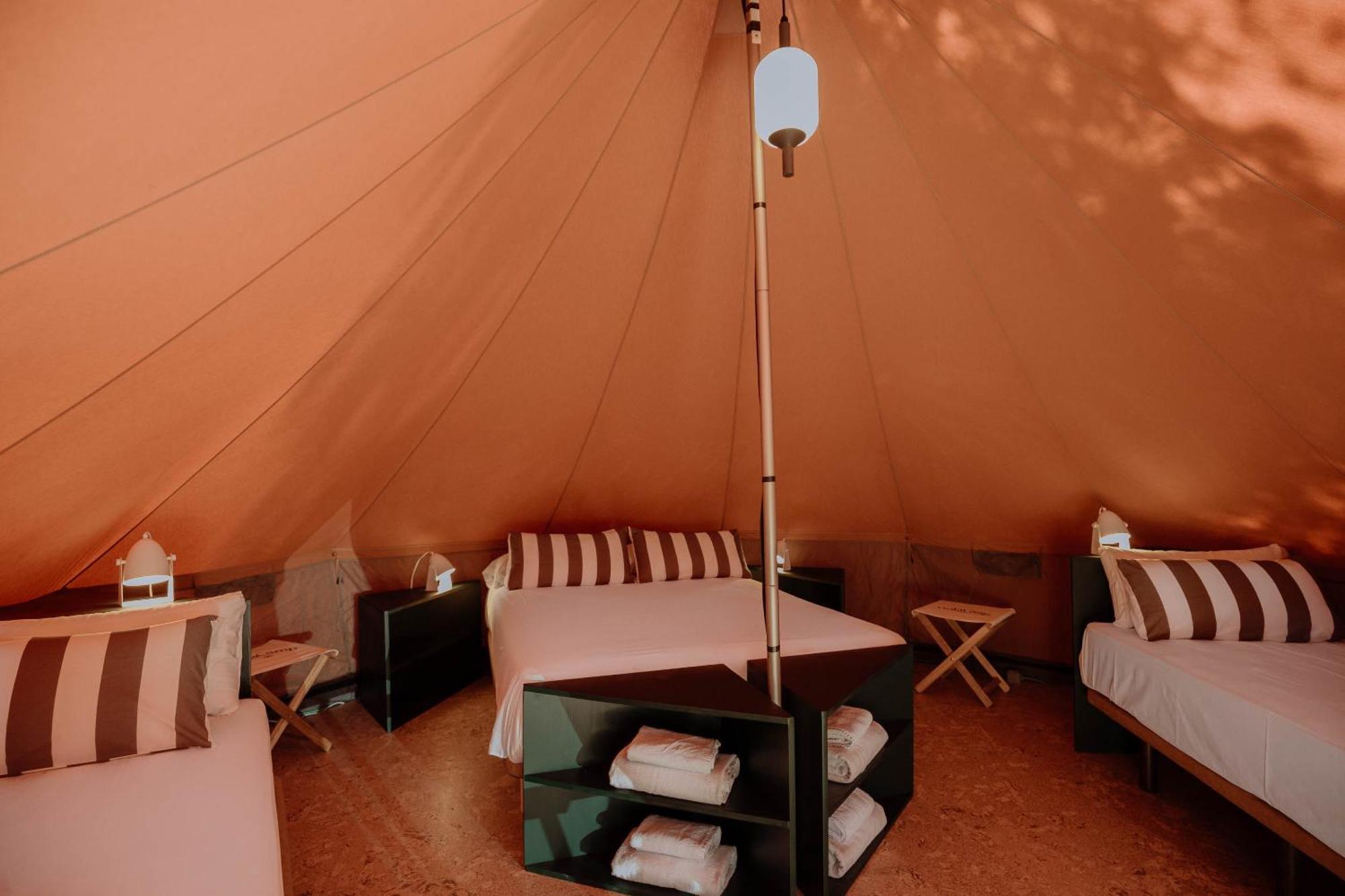 ホテル Holacamp Sitges Fun エクステリア 写真