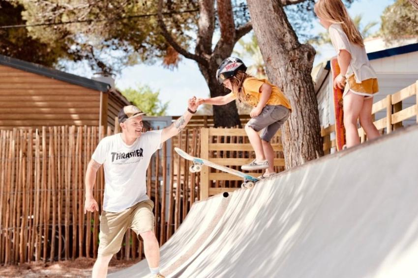 ホテル Holacamp Sitges Fun エクステリア 写真