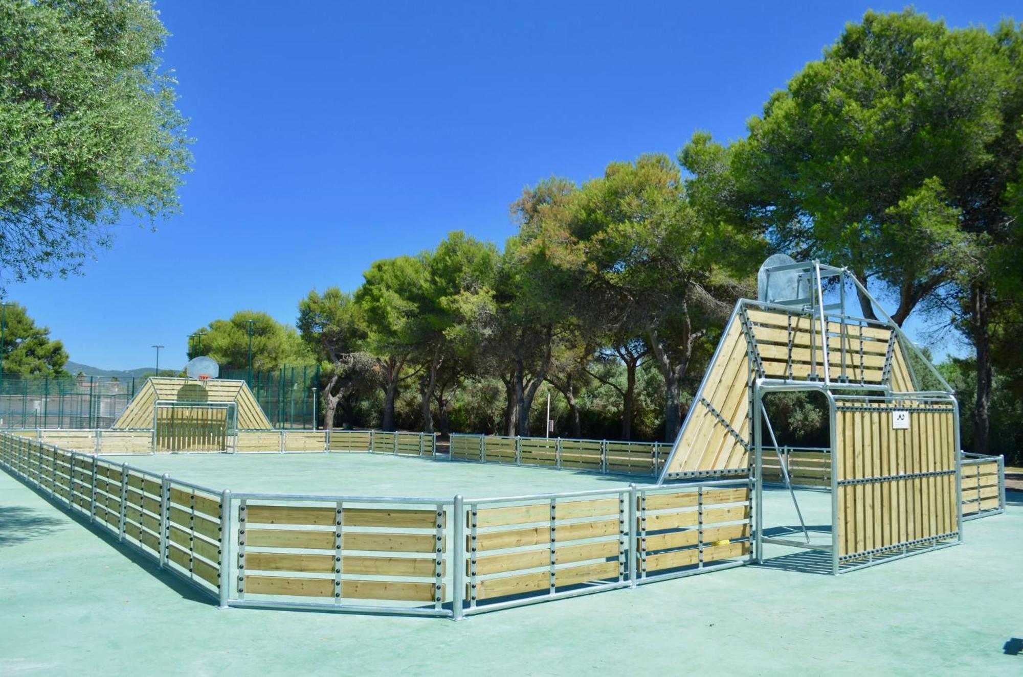 ホテル Holacamp Sitges Fun エクステリア 写真